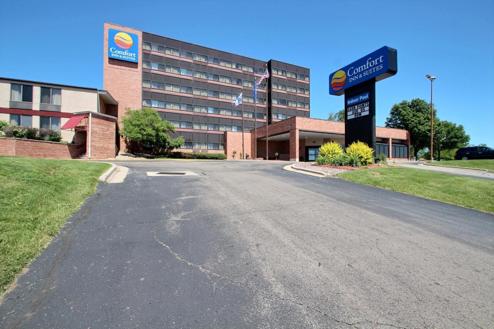 Comfort Inn & Suites Madison - Airport Exterior foto